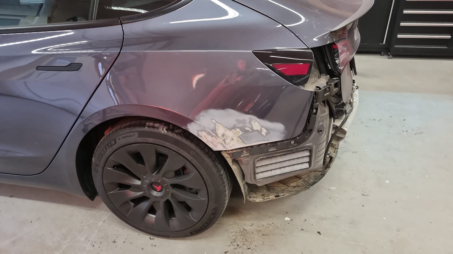 Elektrische auto professioneel gerepareerd