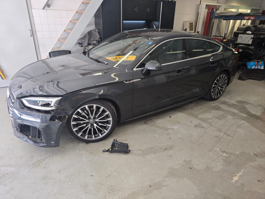 Audi A5 tijdens schadeherstel