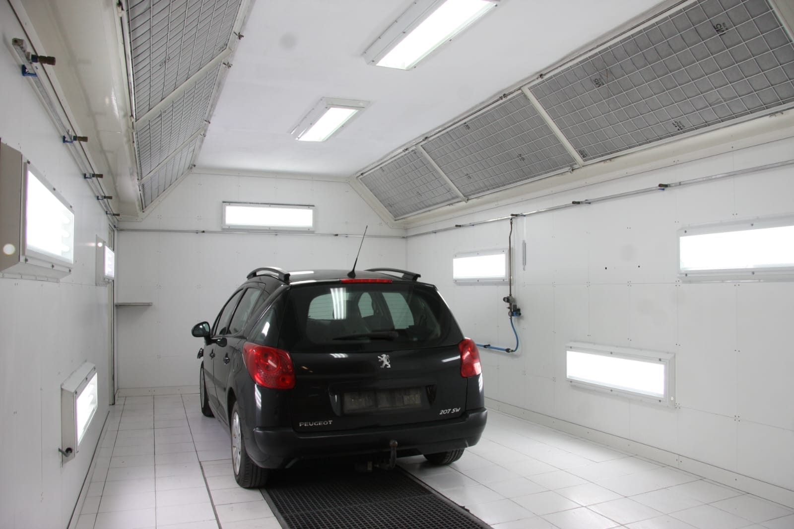 Professionele spuitcabine van Danny Autoschade